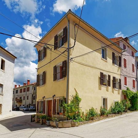 Apartments Viola By Rent Istria Momjan Exterior foto