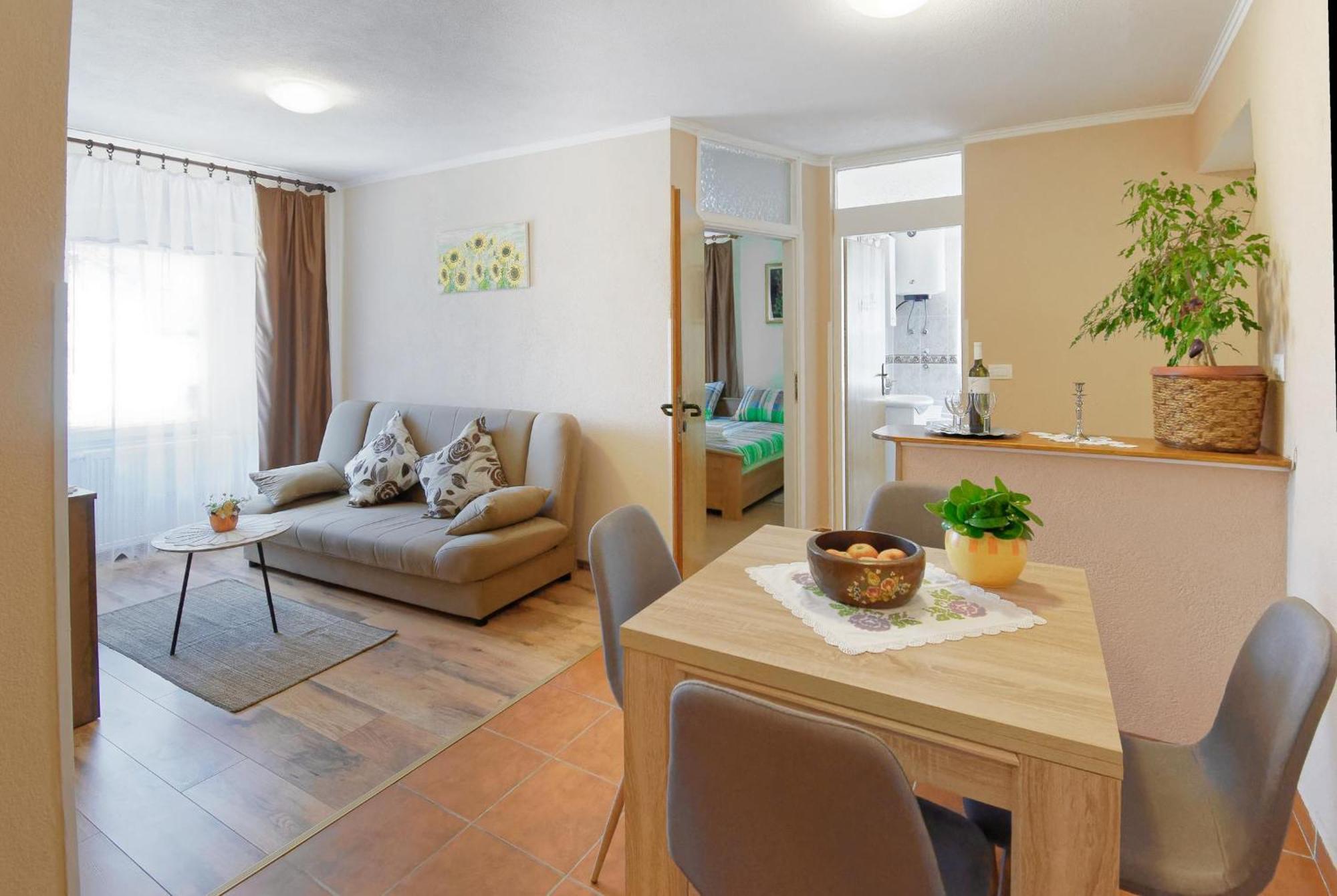 Apartments Viola By Rent Istria Momjan Exterior foto